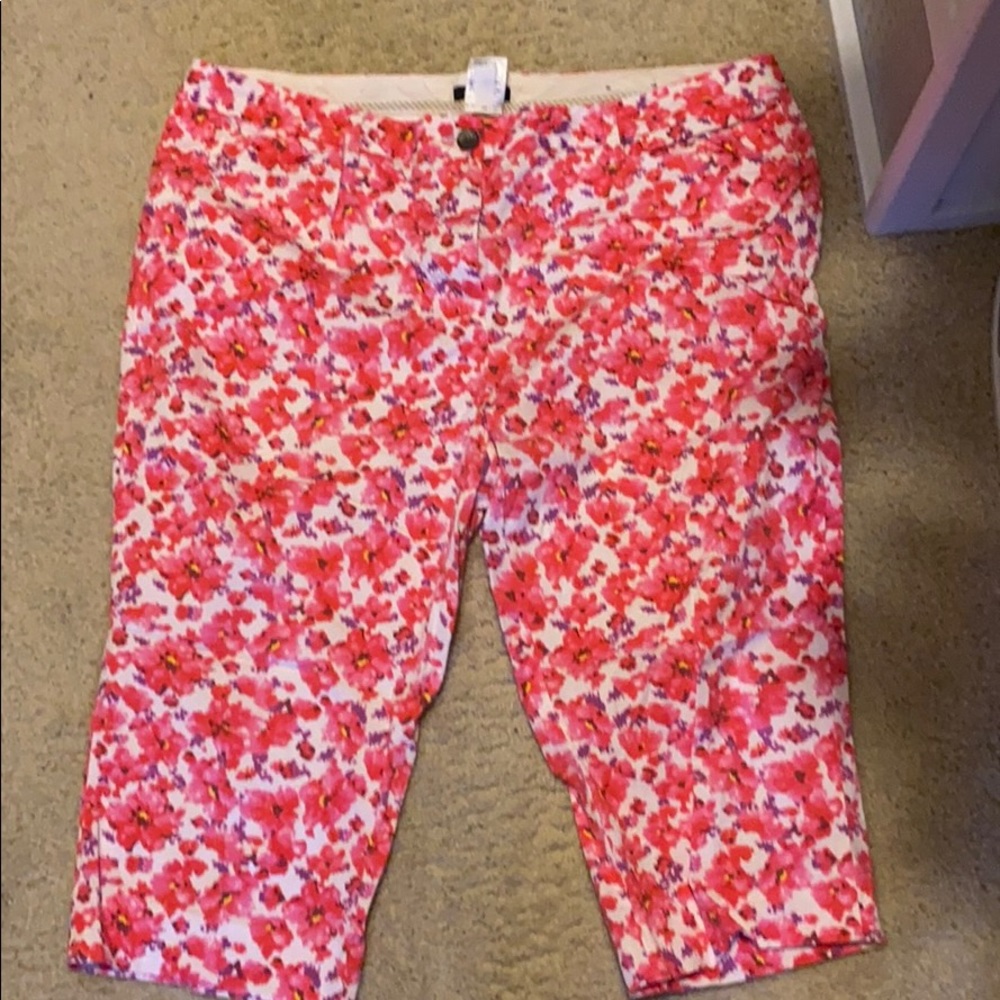 Lands’ End Floral Capris